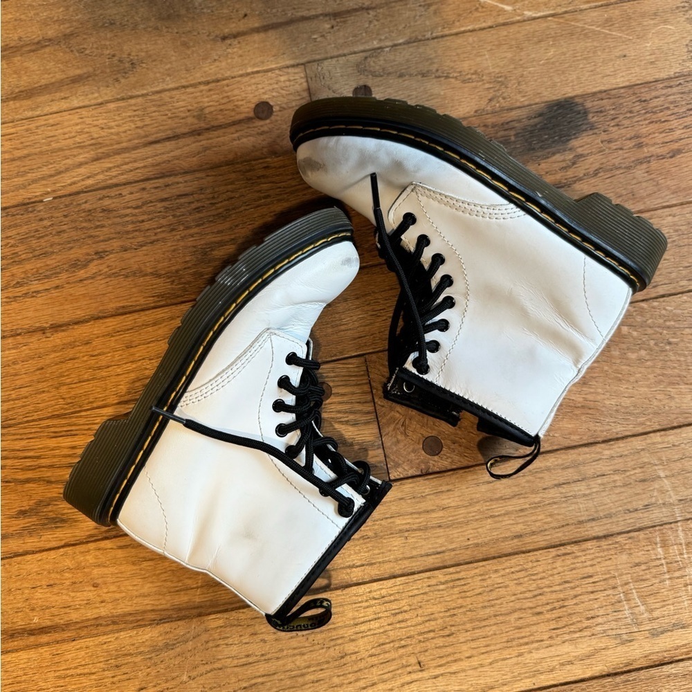 Dr. Martens Kids White Leather Combat Boots Size 1 Youth Lace-Up Docs